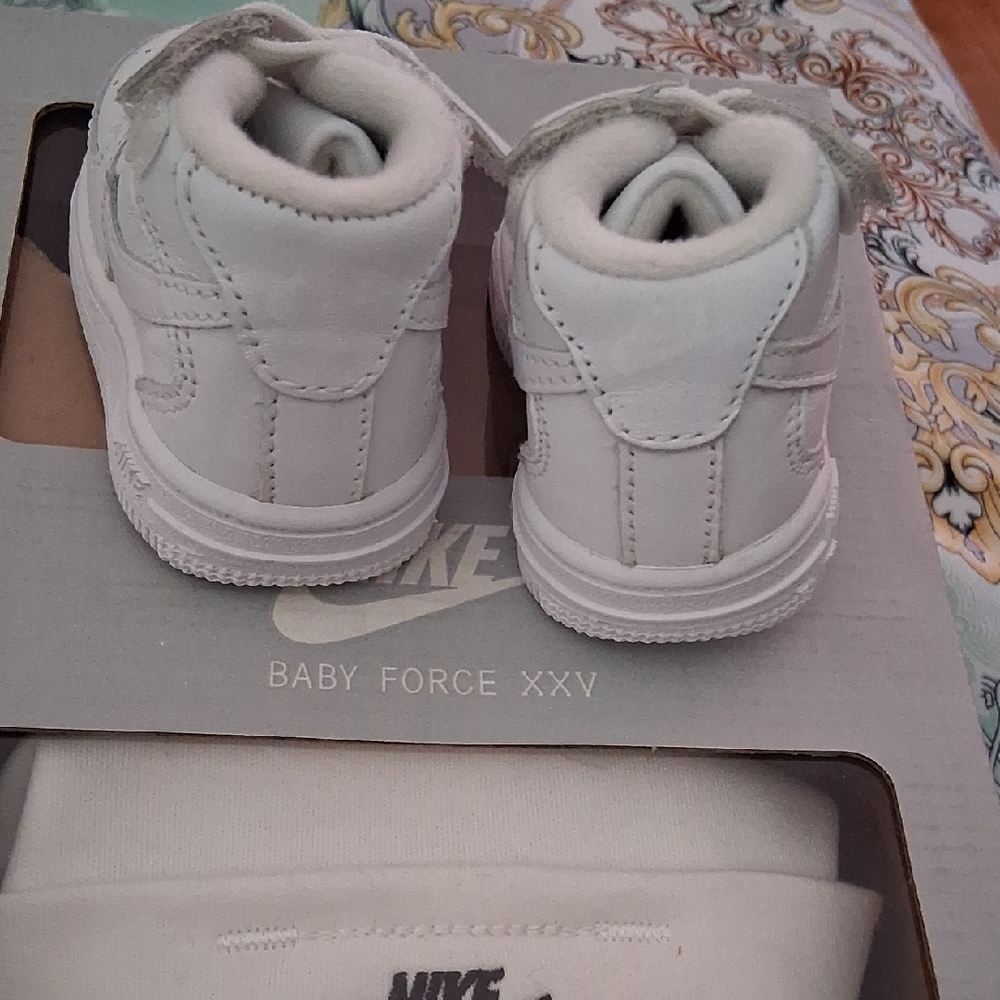 Nike Baby Force XXV White Sneakers 1c With Cap - Picture 5 of 8